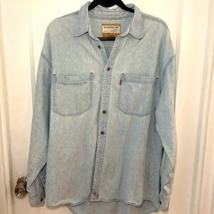 Vintage Levi’s Light Wash Denim Shirt – Made in USA Era size L